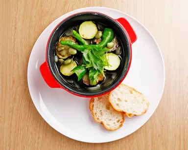 牡蠣とトマトのアヒージョ