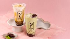 「白玉・黒蜜きなこミルク」(左)と「白玉・抹茶あずきミルク」(右)