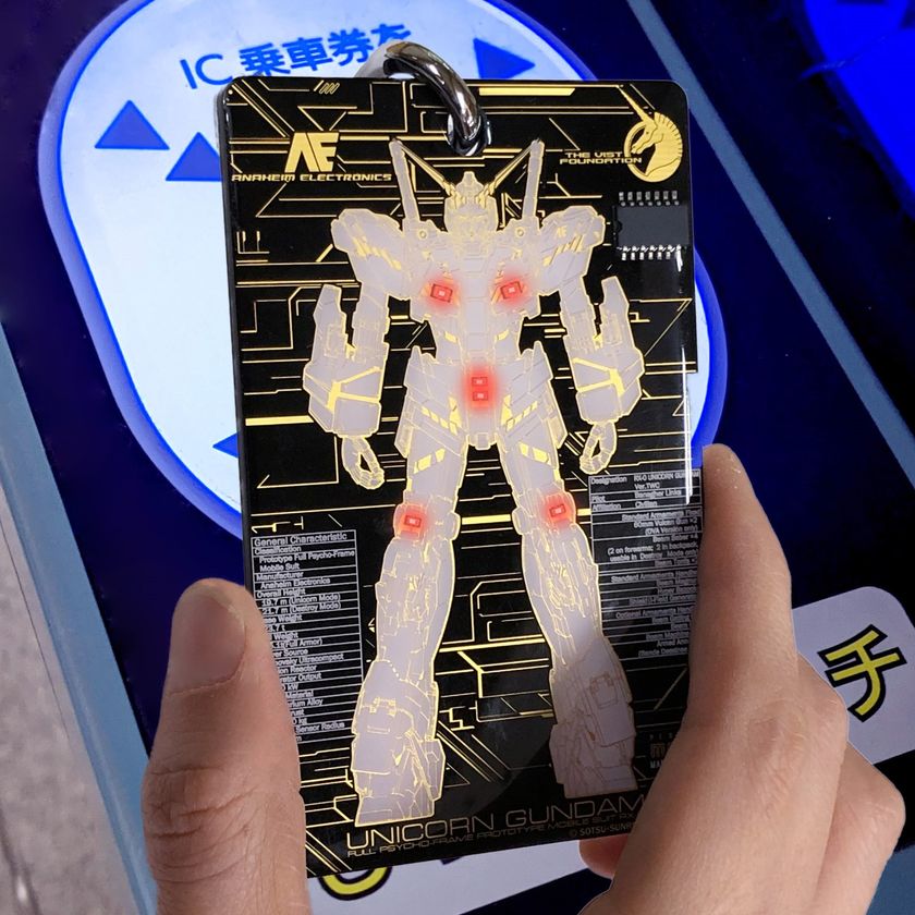 通勤通学を楽しく 電池無しでledが光るicカードケースに 機動戦士ガンダム が登場 ガンダム シャア専用ザク ラストシューティング ユニコーンガンダム の4種を3月16日から順次リリース 株式会社電子技販のプレスリリース