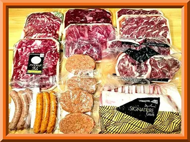 23,500円コース：穀物肥育ラム骨付き約900g前後・T-BONEステーキ1本・プレミアムマトンヒレ400g・プレミアムマトン肩ロース200g×2・羊ソーセージ(スモーク)3本・羊ソーセージ(チョリソー)3本・ラムバーグ200g×4・ラムタン250g