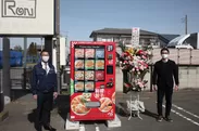 餃子工房RONが導入した冷凍餃子の自動販売機