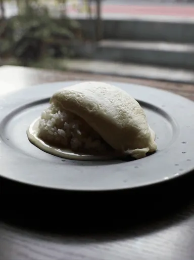 白い卵のオムライス