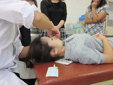 美容鍼灸体験会の様子