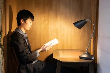 隙間に入り込むような席