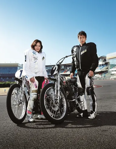 佐藤摩弥選手(31期)と、青山周平選手(31期)