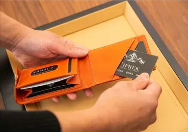 カードケースでは実現できなかったギミックと機能性を追求した【CIPREK】。