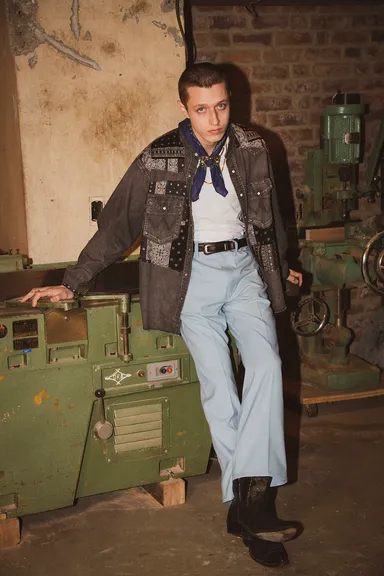 【MEN'S】着用イメージ　Wrangler Wrancher Dress Jeans