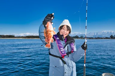 立山連峰を眺めながら手ぶらで船釣り(黒部)