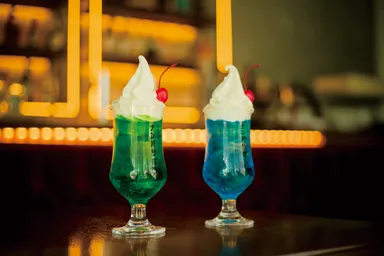 メロンクリームソーダ　ブルーハワイクリームソーダ