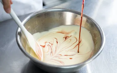 作っている場面