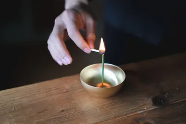 半円なので落ちた灰が隠れる