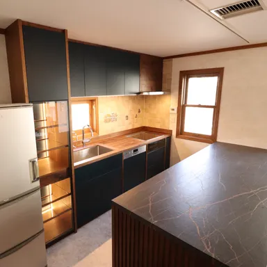 石材を使ったオーダーキッチンも製作