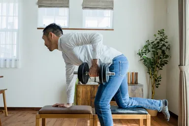 ベンチを使うことで効果的にトレーニングができる