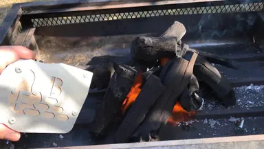 フィンガーブラスターで火起こし