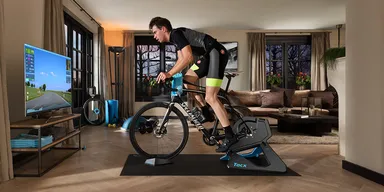 Tacxでのインドアトレーニング風景