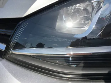 施工後のヘッドライト(VW)