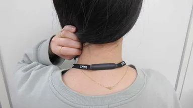 首のセンサー部分