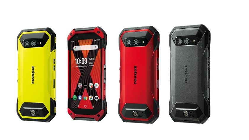 京セラ製タフスマホ「TORQUE(R) 5G」と
「TORQUE(R) 5G Coleman LIMITED」
KDDI直営店やイオンモールなどでタッチ＆トライを実施