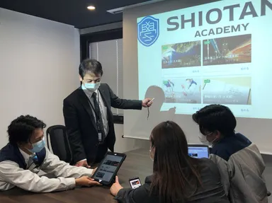 動画学校のコンテンツを社員間で確認