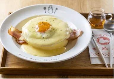 チーズソースのお食事パンケーキ