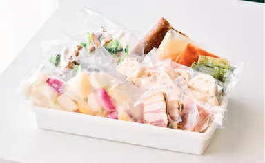 真空冷凍された4種類×2セット 8食分のお料理が届きます