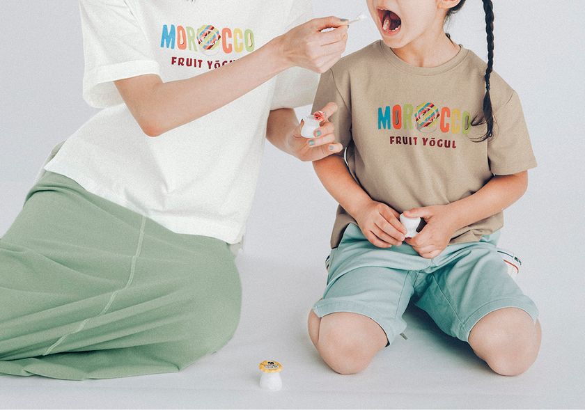 ベルメゾン
老舗駄菓子メーカーとコラボ

大人も子供も、みんなで楽しめて
コミュニケーションが広がる「駄菓子コラボＴシャツ」
4月23日より発売開始