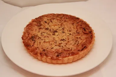 一日限定4個　玉ネギのパイ　ホール(15cm)価格　3,500円