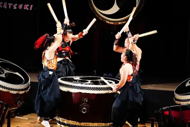 ダイナミックなパフォーマンス