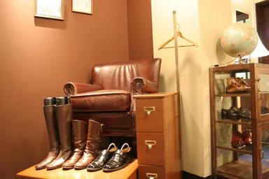 女性の靴も承っております