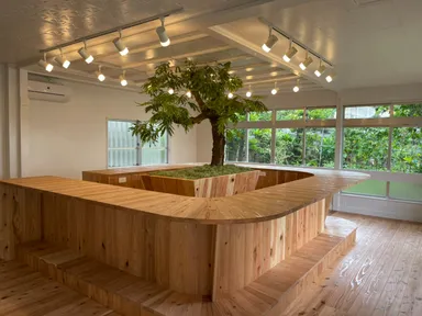 モダンな円卓カウンター