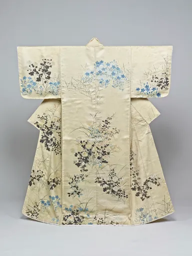 重要文化財　小袖 白綾地秋草模様(通称〈冬木小袖〉)　尾形光琳筆　江戸時代・18世紀前半