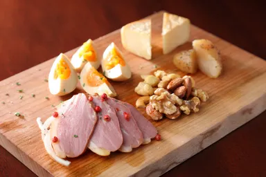 自家製の燻製各種の盛り合わせ 1,500円