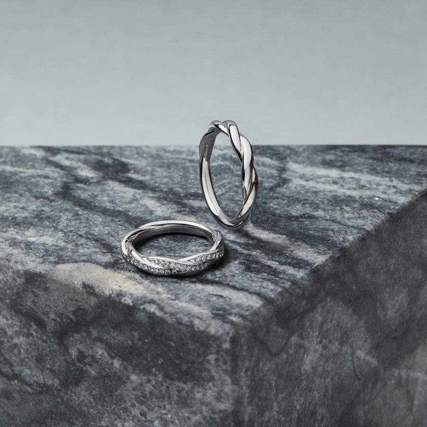 変わらぬ愛情を連想させる繊細で美しい曲線美
“永遠に続く愛”を紡ぐ「スイートアイヴィ」