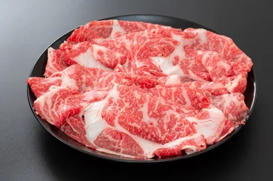 くまもとあか牛の肩ロースすき焼き用400g