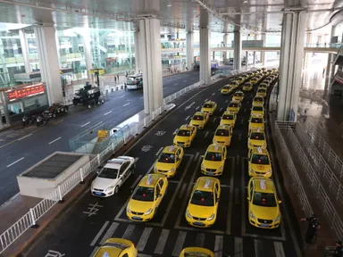 3-03　重慶タクシーの列