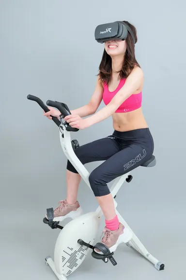 非接触型VRゴーグル＋フィットネスバイク