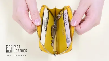 ▲キーケースにはカードと車用スマートキーも収納可能