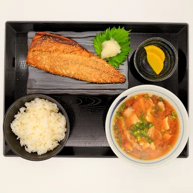 豚汁付き・サバのみりん干し定食880円(税込)