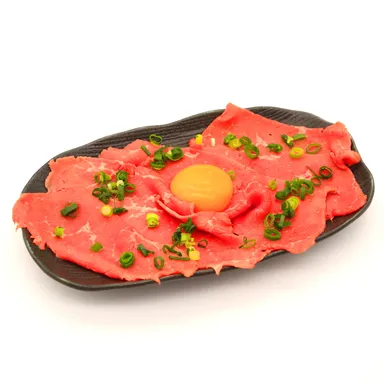 名物！赤身刺しユッケ580円(税込)