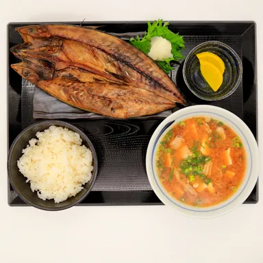 豚汁付き・大サバ定食980円(税込)