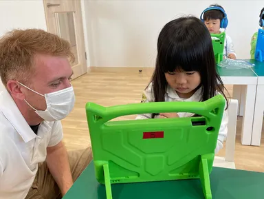 ラズキッズで学習する子供たちの様子2