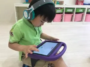 ラズキッズで学習する子供たちの様子1