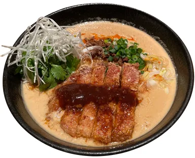 「排骨」と「白髪ネギ＆パクチー」をトッピングした：坦々麺