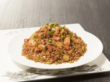 上海風たまり醤油炒飯1,500円。排骨をのせれば、ボリューム満点に！