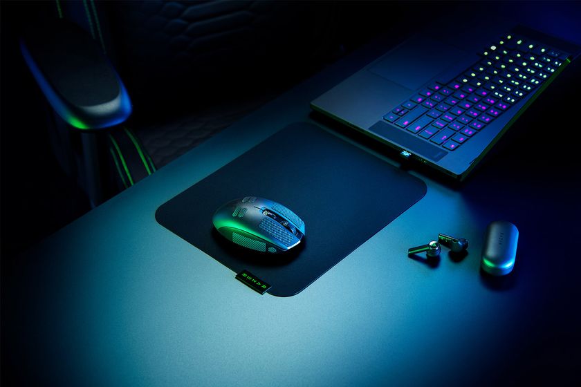 Razer 超軽量高速ゲーミングワイヤレスマウス Orochi V2の国内発売を5月28日に決定 多目的にご利用いただけるすべり止めテープuniversal Grip Tape バランスのとれたマウスパッドsphex V3とストリーミングや電話会議の際にご利用いただけるring Lightも同日発売 Razer