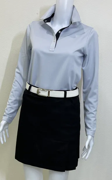 ボタンプルオーバー レディース ブルーミルクを混ぜたような上品なペールトーンブルーと黒のコントラストがモダン