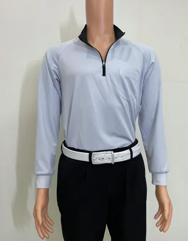 ジップアップ メンズ ブルー　ミルクを混ぜたような上品なペールトーンブルーと黒のコントラストがモダン