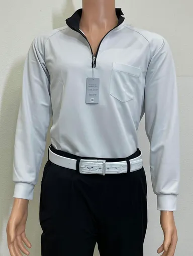 ミルクを混ぜたような上品なペールトーンブルーと黒のコントラストがモダン