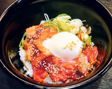 鮪の鬼かまとろ丼