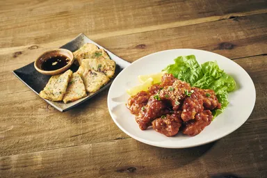 海鮮チヂミ／ヤンニョムチキン